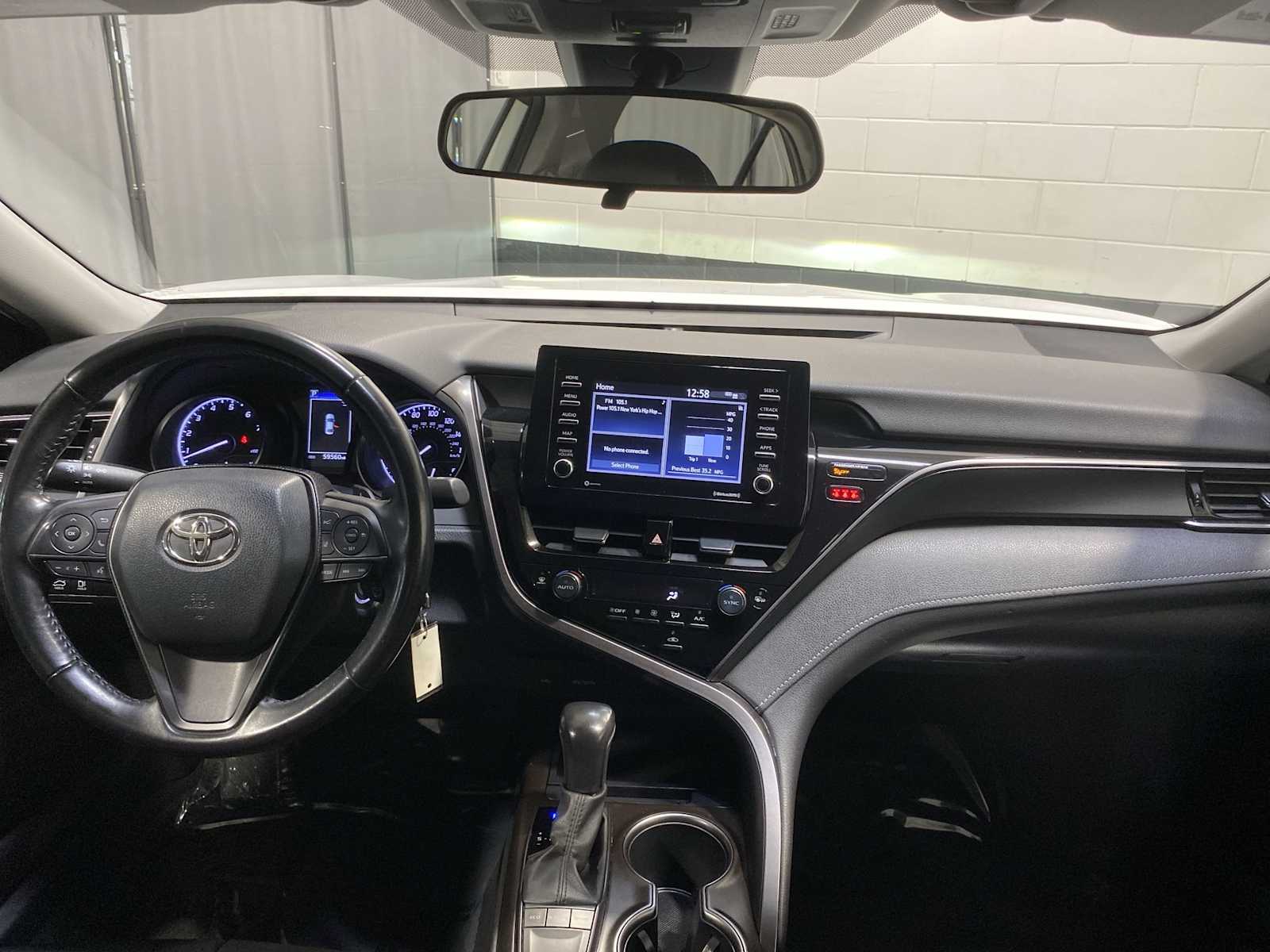2022 Toyota Camry SE photo 9