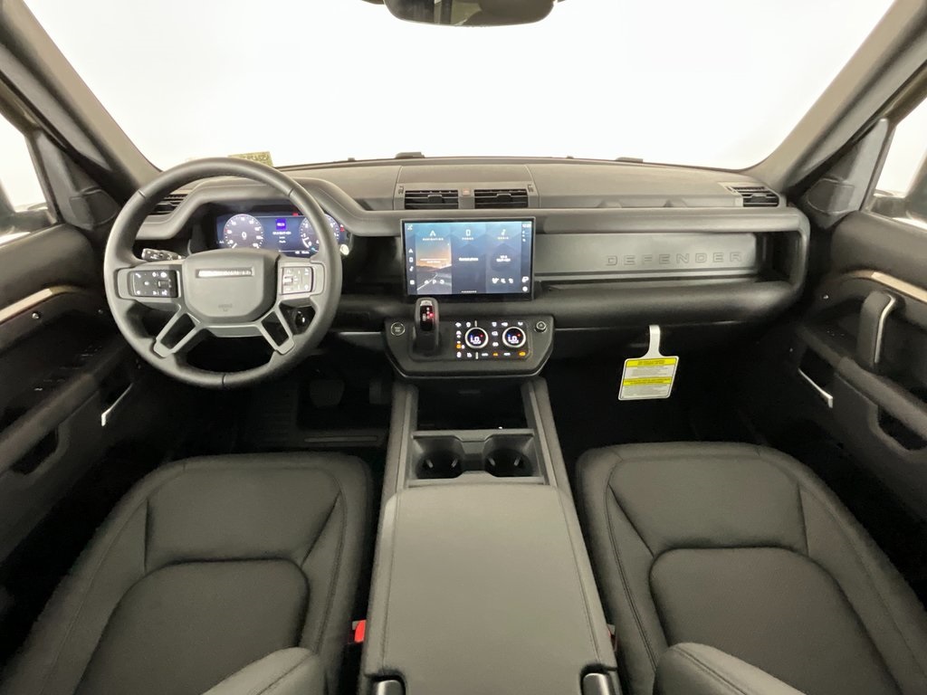 2025 Land Rover Defender 110 X-Dynamic SE photo 4