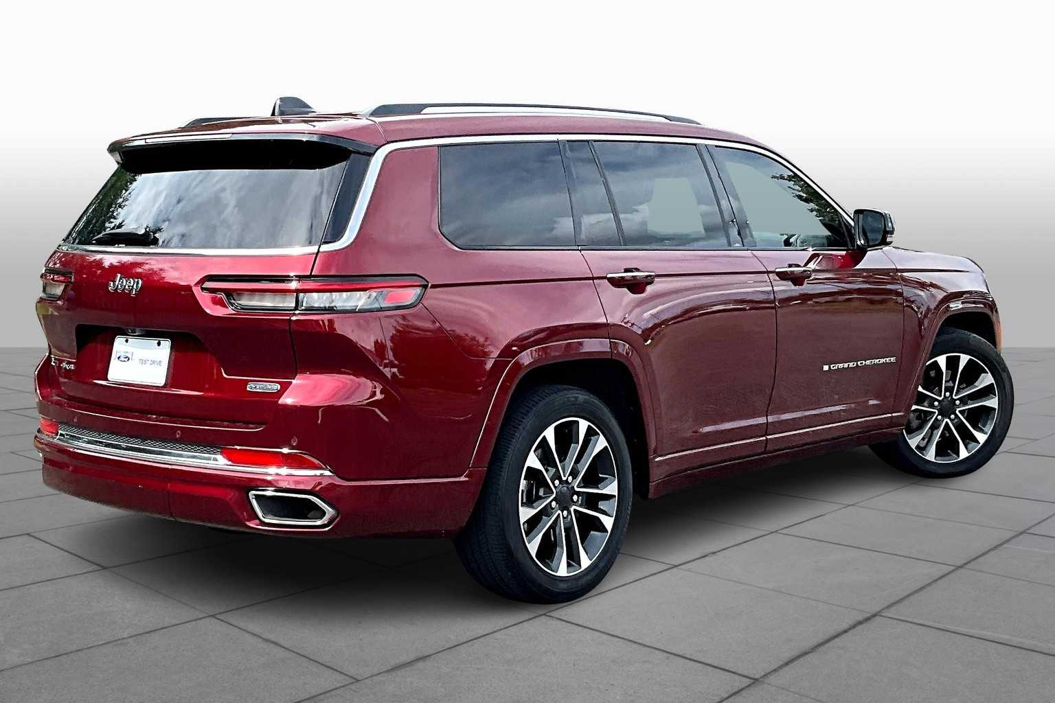 2023 Jeep Grand Cherokee Overland photo 12