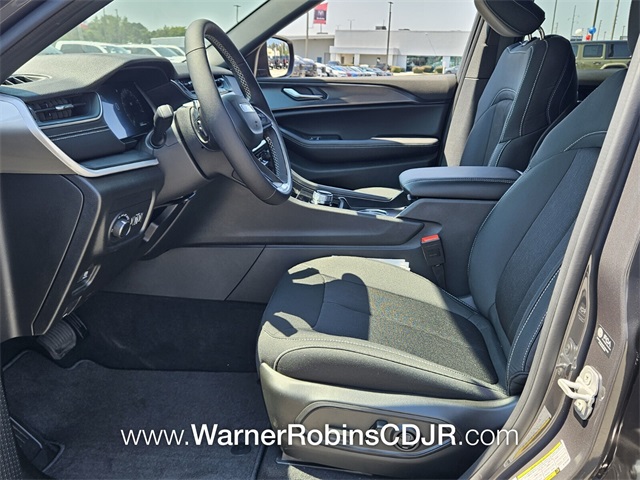 2025 Jeep Grand Cherokee Laredo photo 5