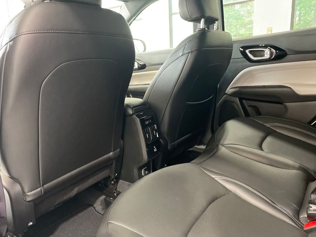 2025 Jeep Compass Limited photo 11