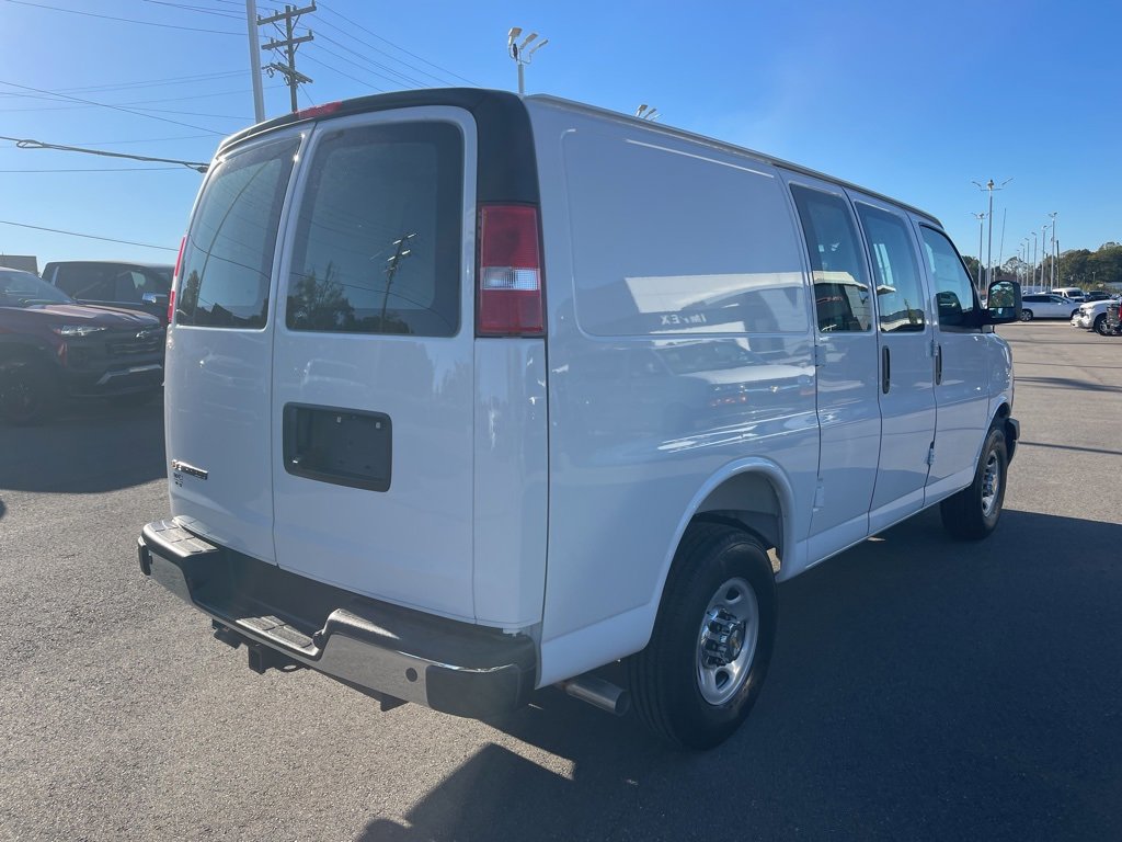 2025 Chevrolet Express 2500 Work Van photo 3