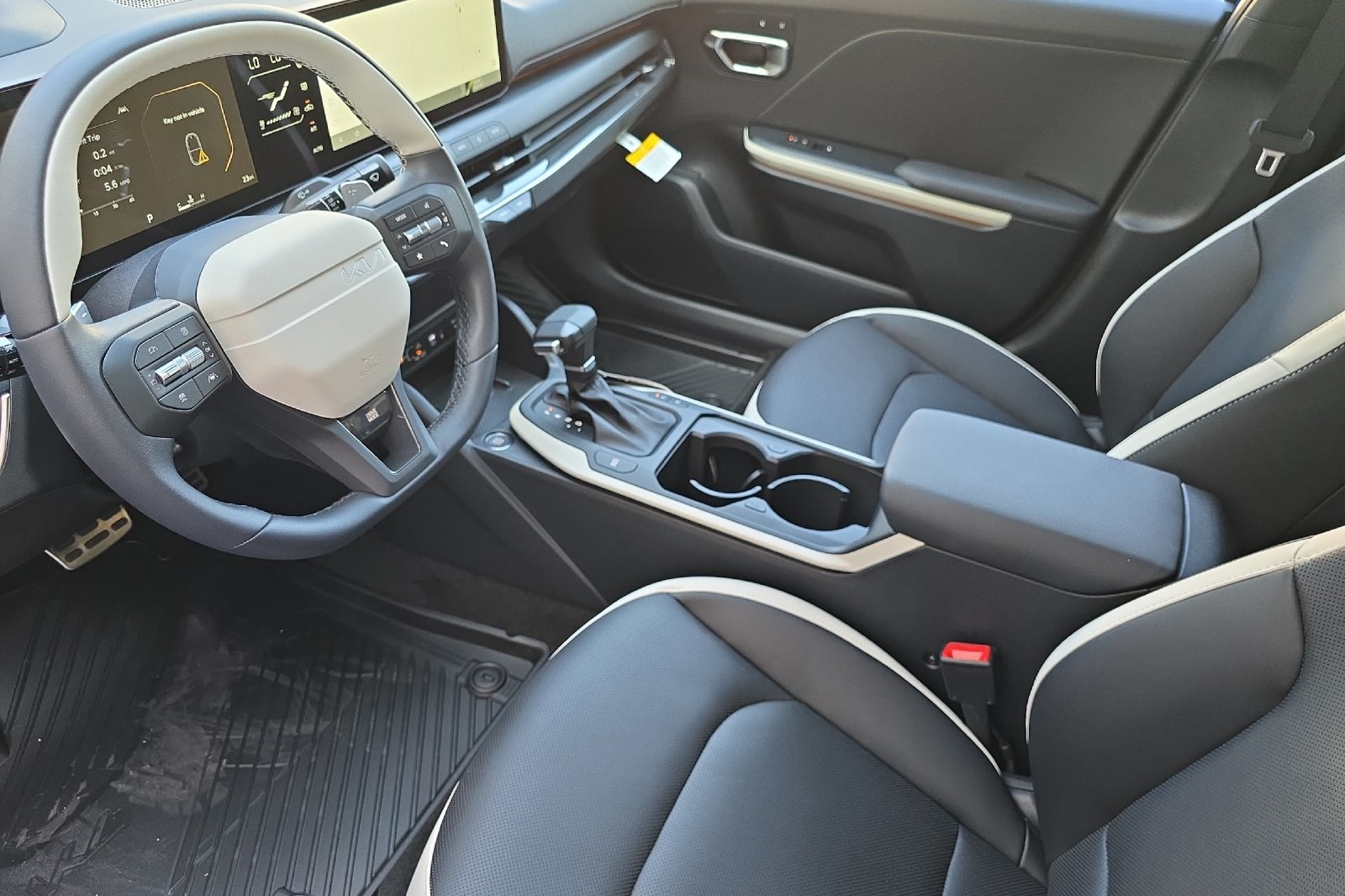 2025 Kia K4 GT-Line Turbo photo 6