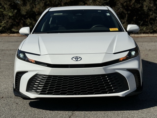 2025 Toyota Camry SE photo 3