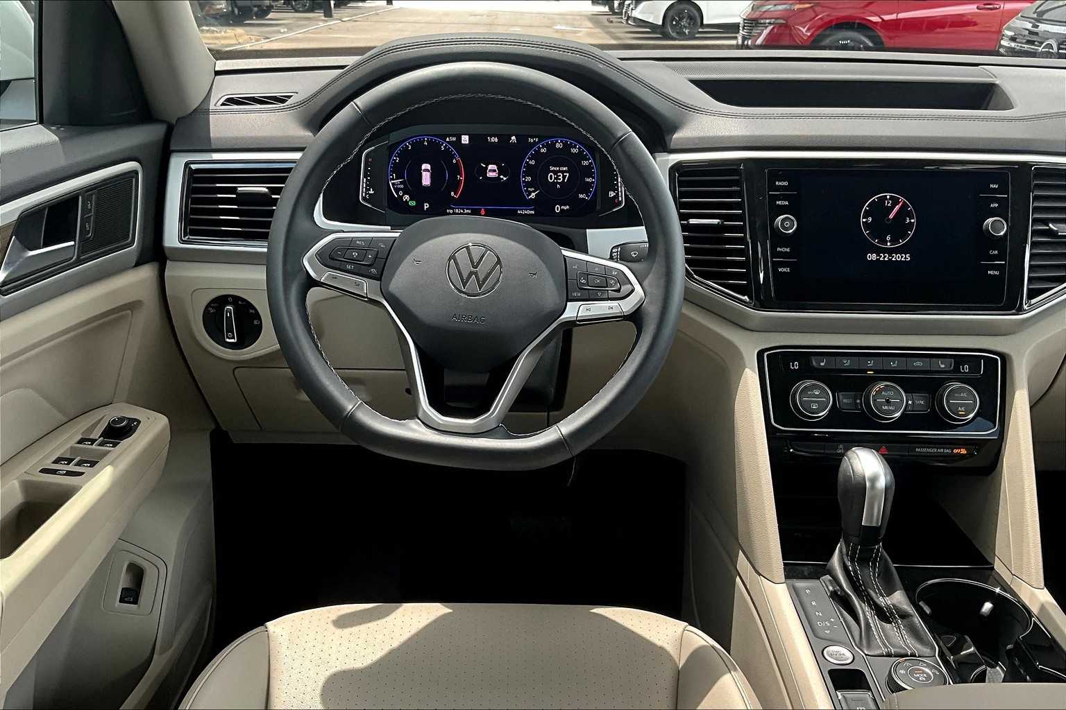 2021 Volkswagen Atlas SEL photo 4