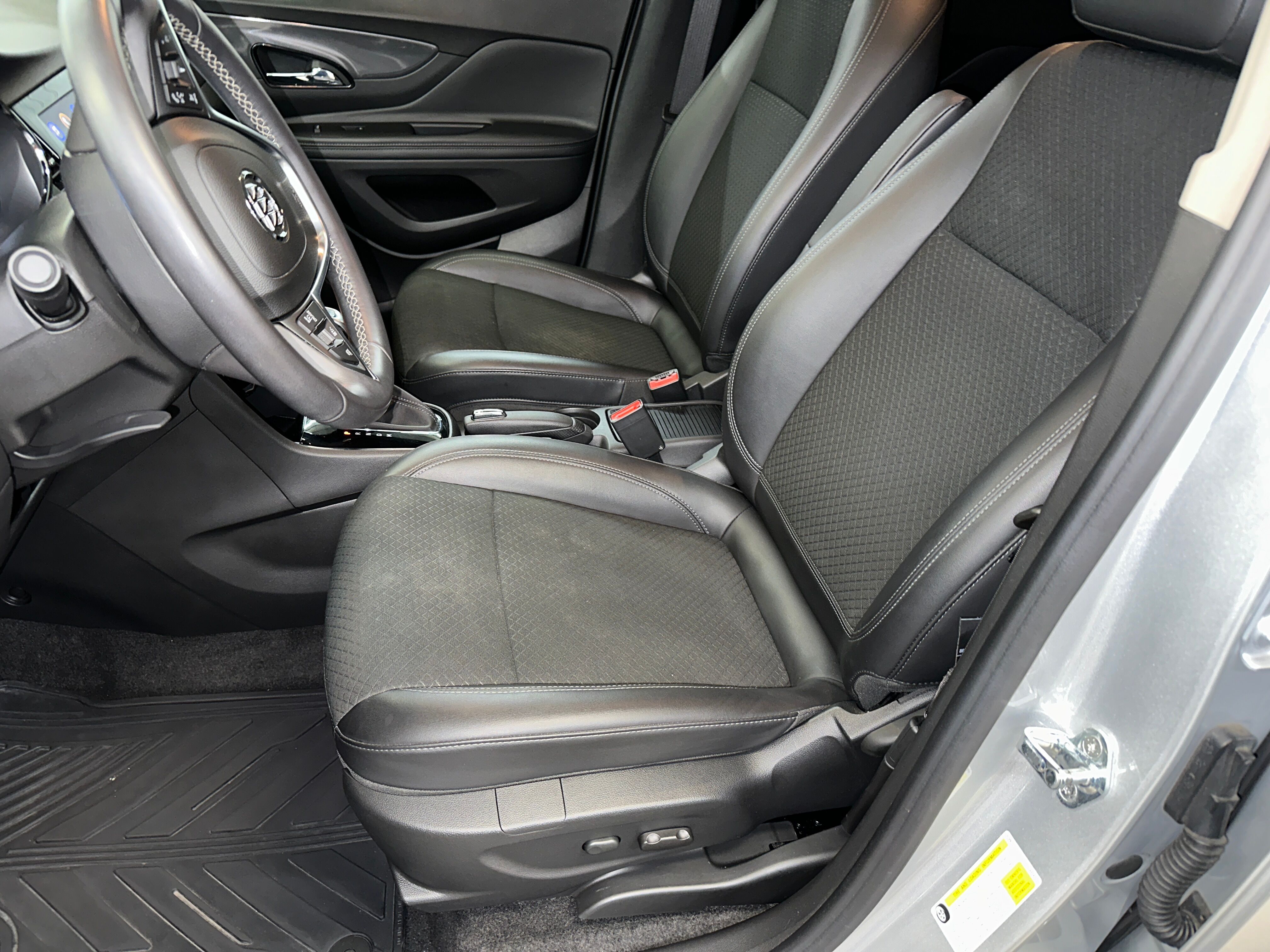 2022 Buick Encore Preferred photo 2