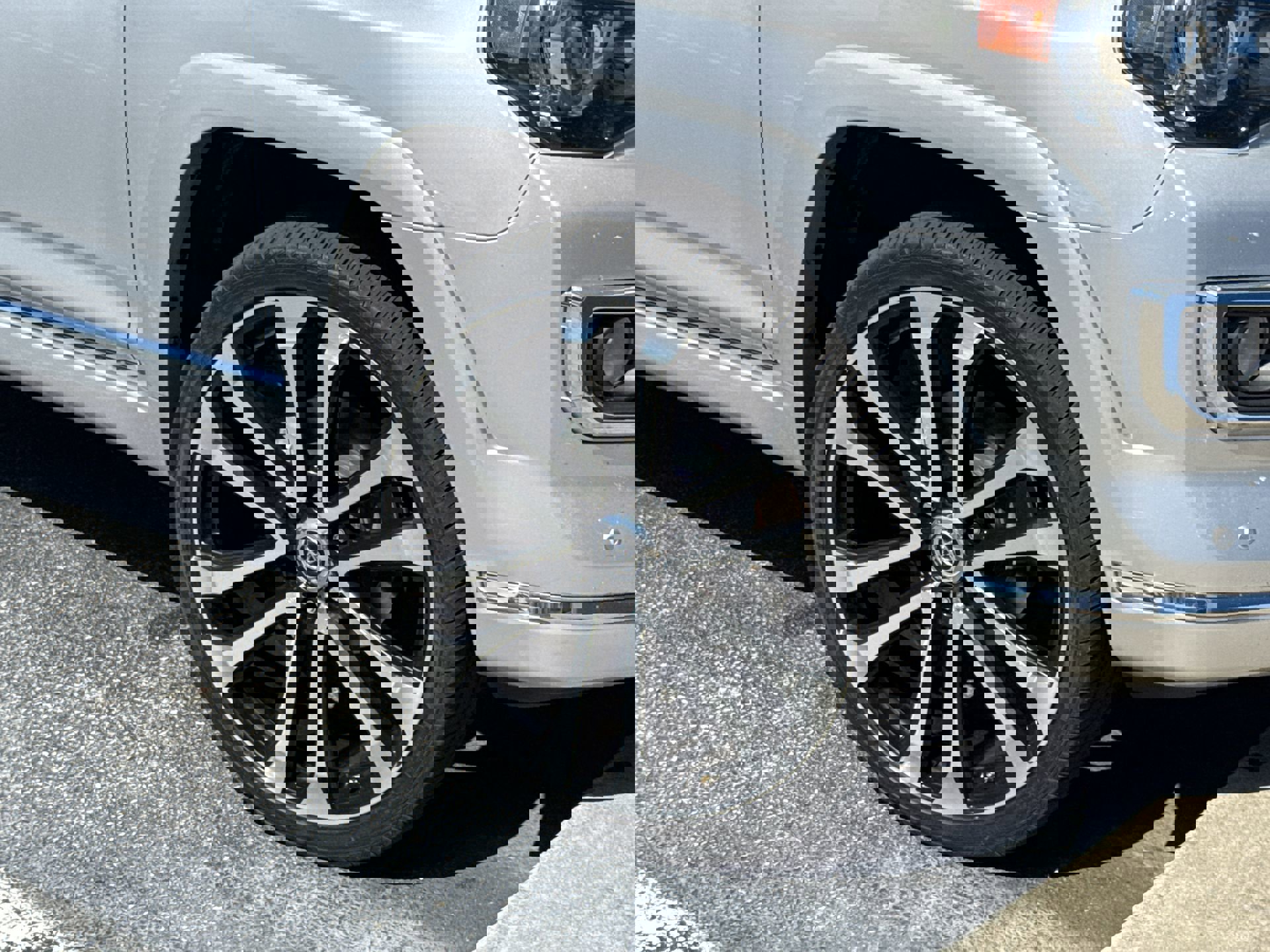 2020 Toyota 4Runner Limited photo 4