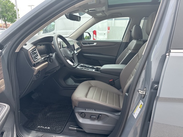 2025 Volkswagen Atlas SEL photo 6