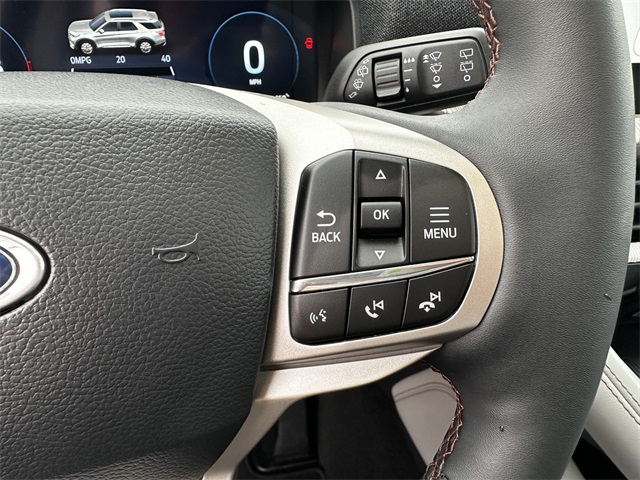 2025 Ford Explorer photo 23