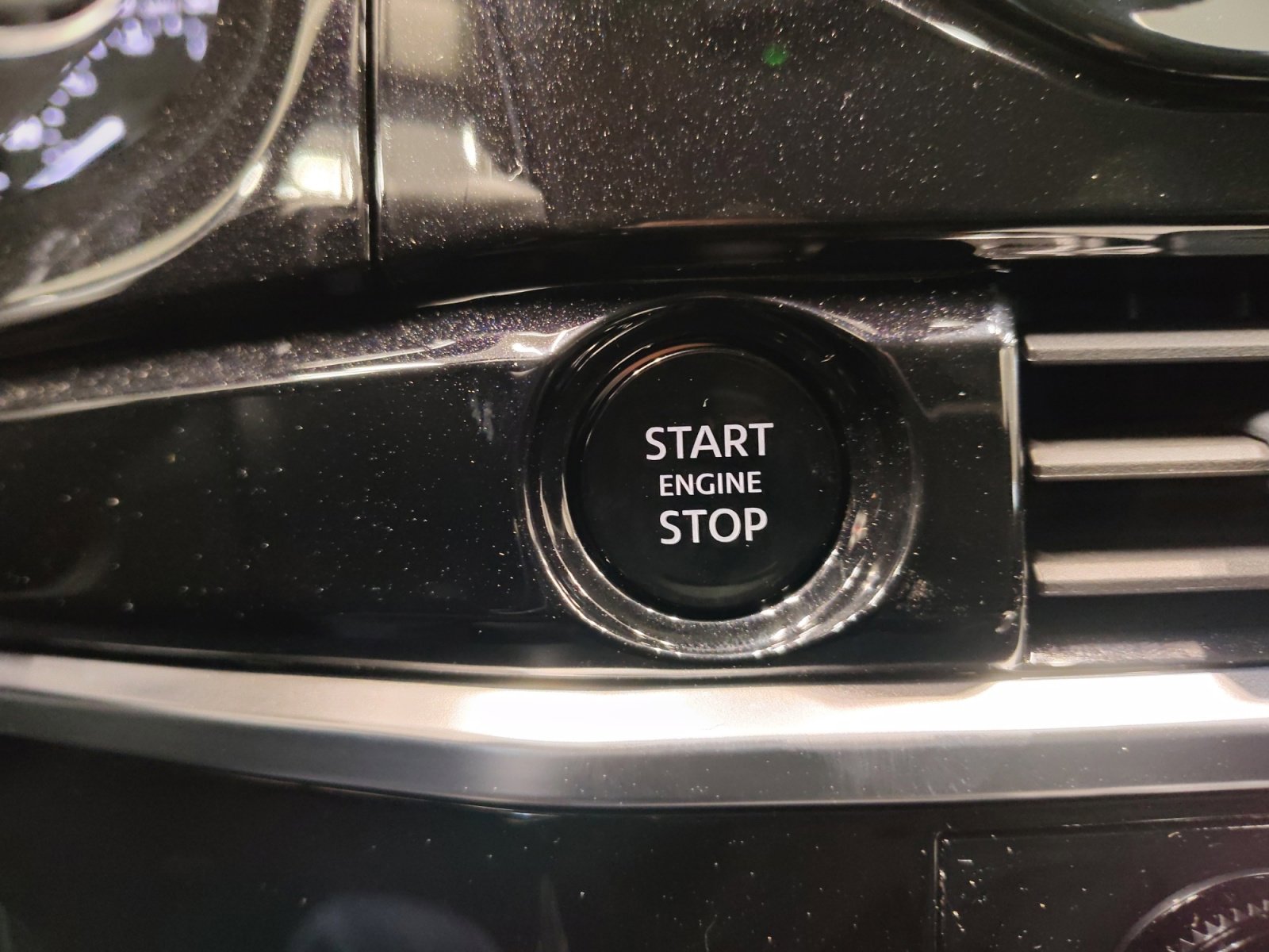 2025 Nissan Pathfinder SV photo 31