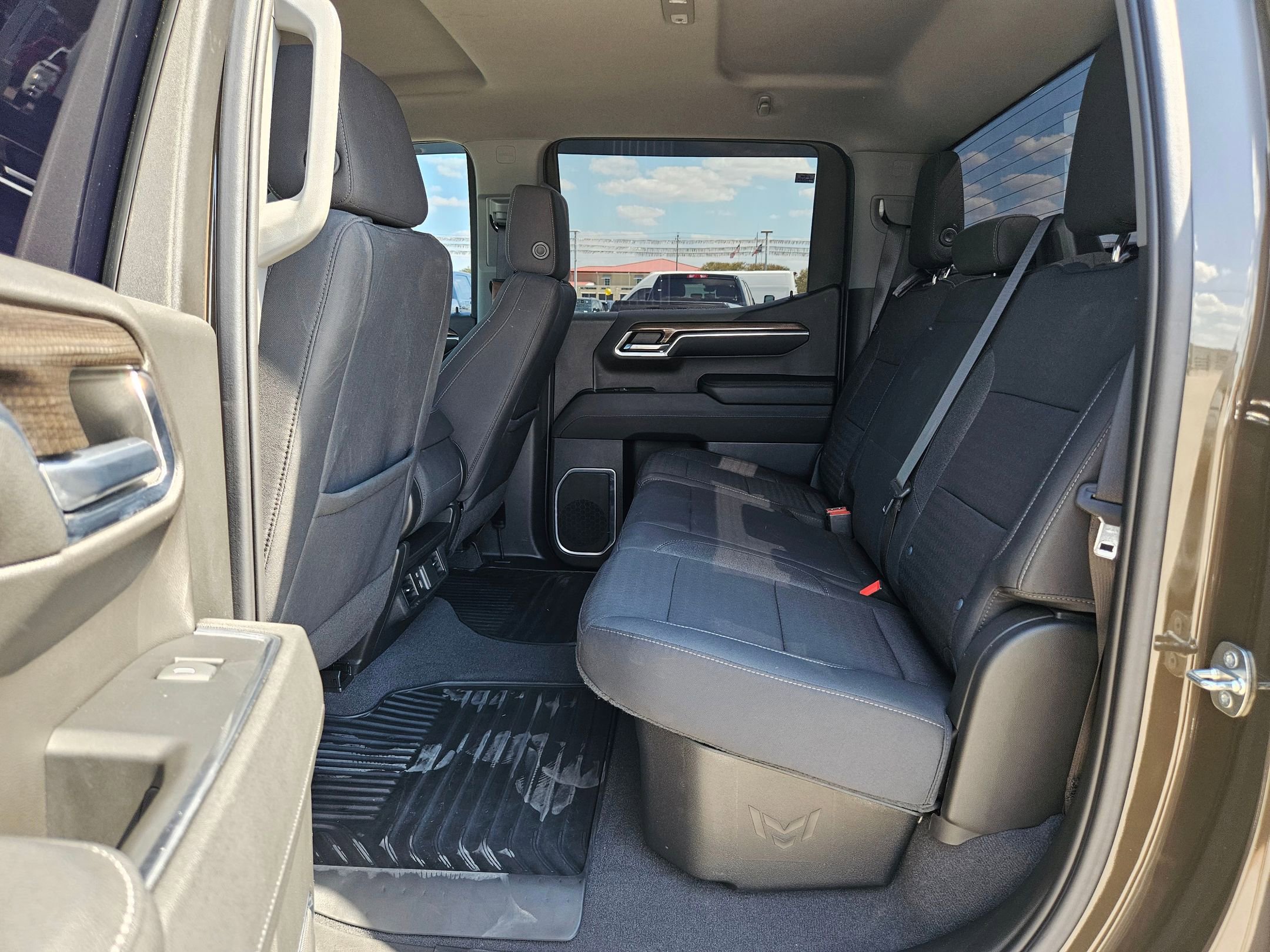 2023 Chevrolet Silverado 1500 LT photo 13