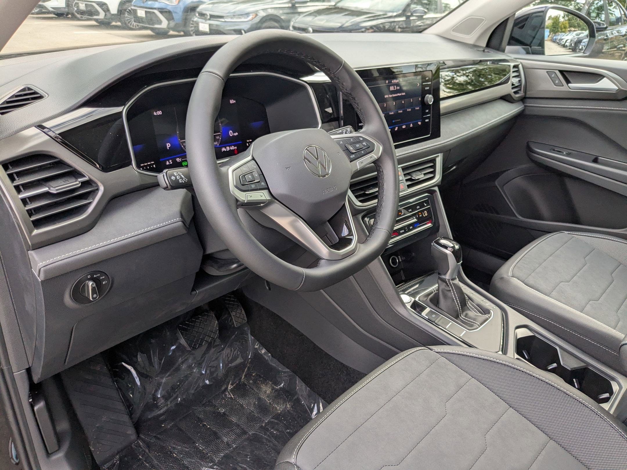 2025 Volkswagen Taos SE photo 2