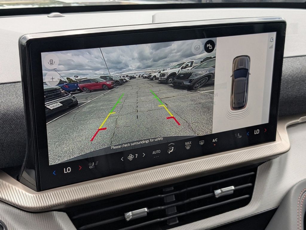 2025 Ford Explorer photo 15