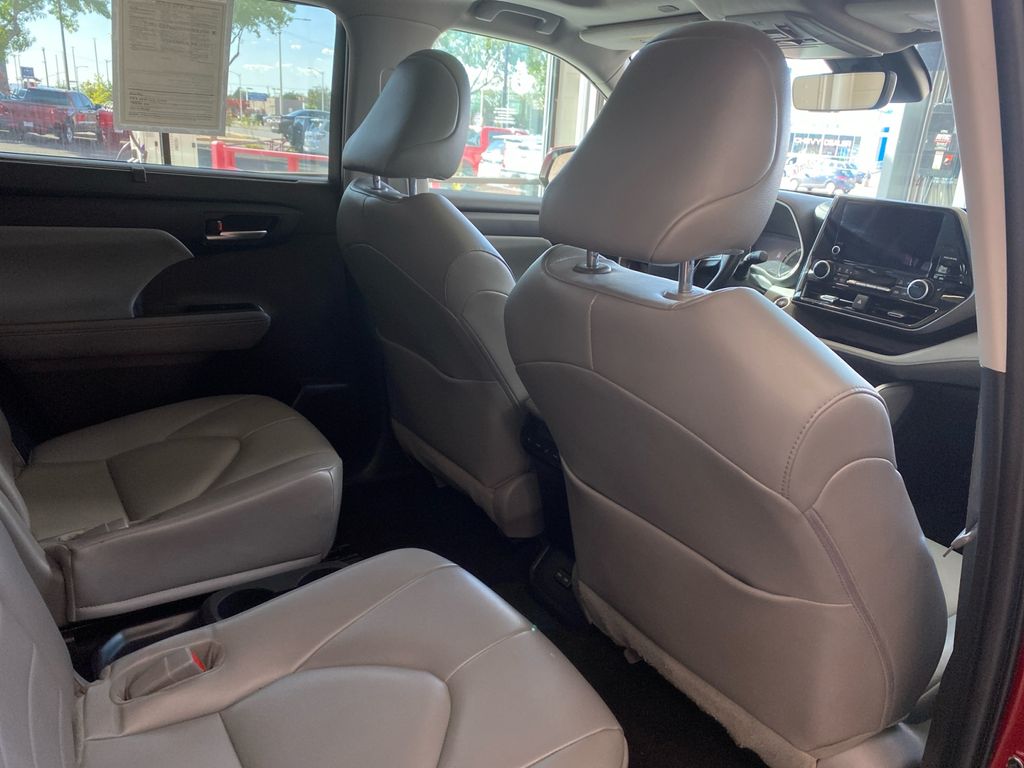 2023 Toyota Highlander XLE photo 17
