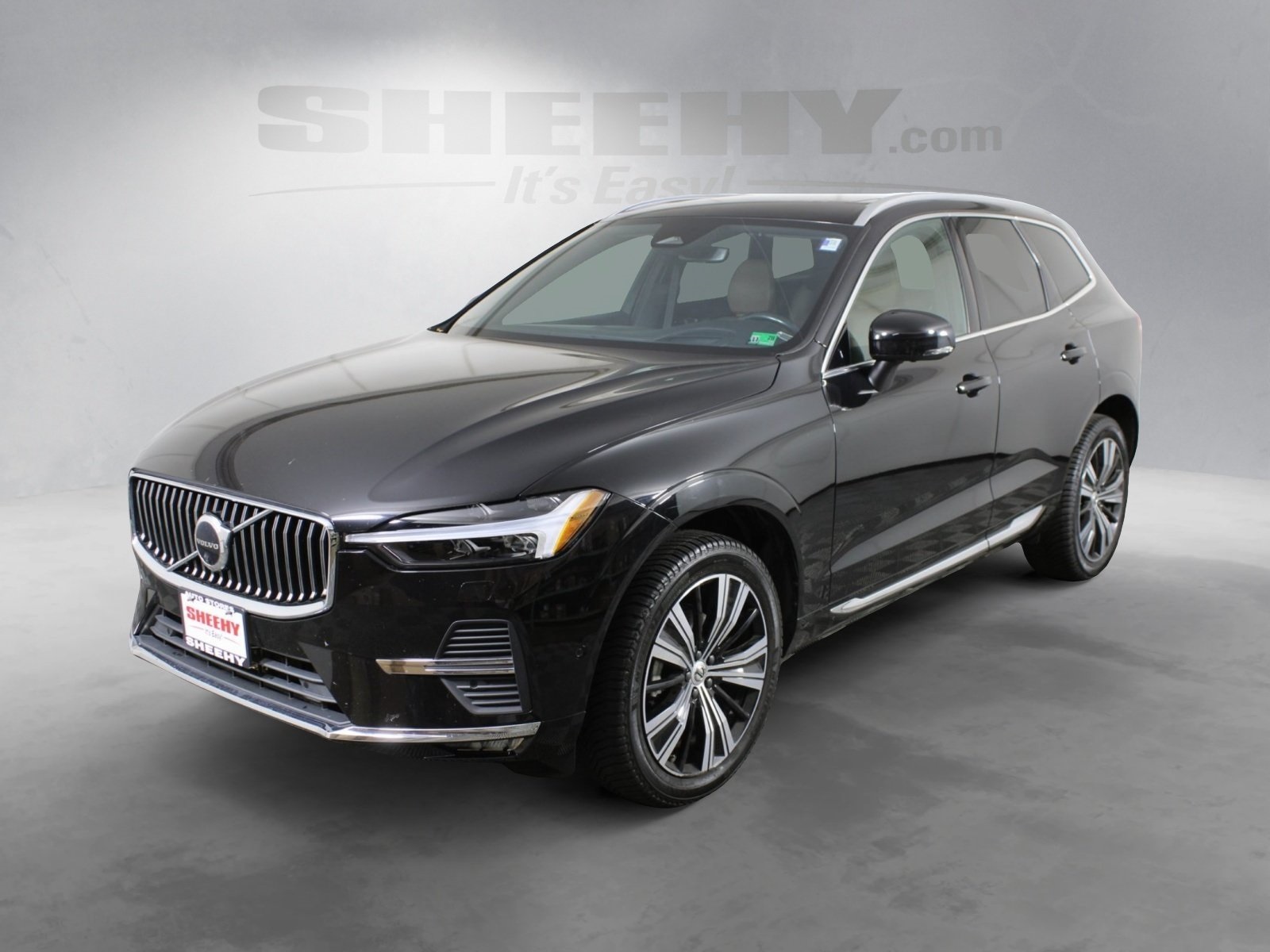 2022 Volvo XC60 B5 Inscription photo 2