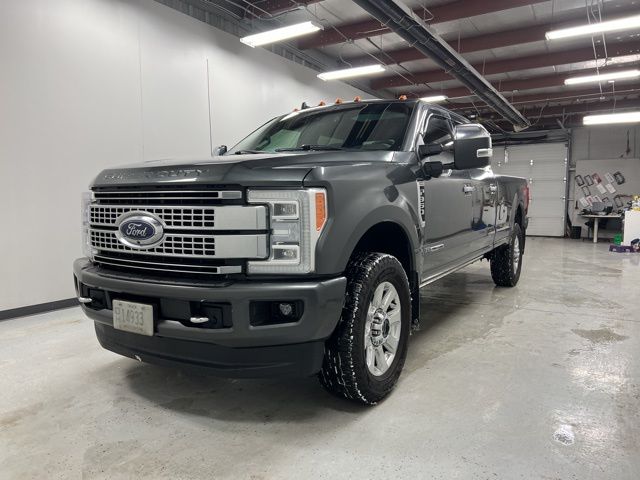 2019 Ford F-350 Super Duty Platinum's photo