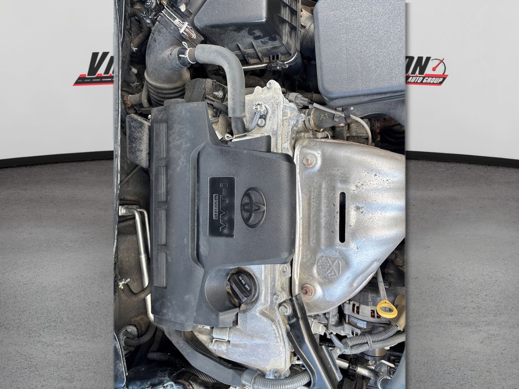 2016 Toyota Camry LE photo 13
