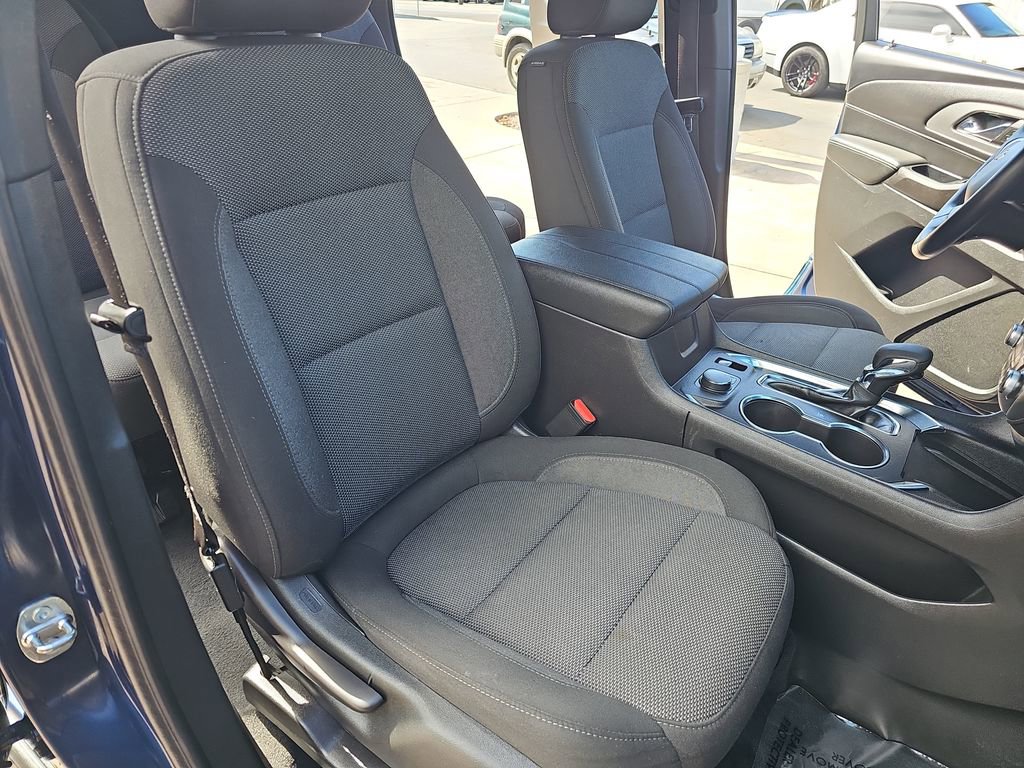 2023 Chevrolet Traverse Cloth photo 10
