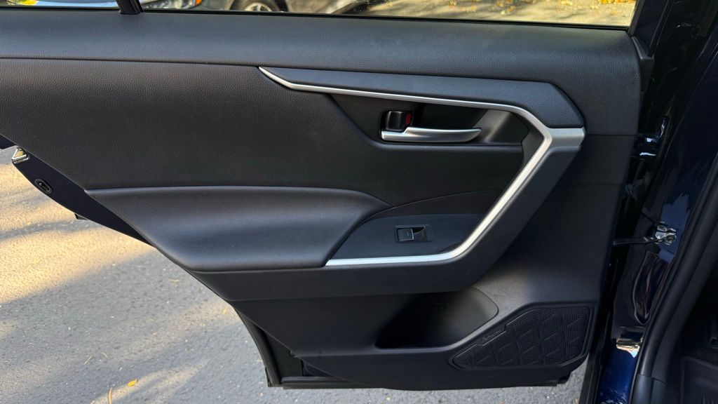 2024 Toyota RAV4 Hybrid XLE photo 15