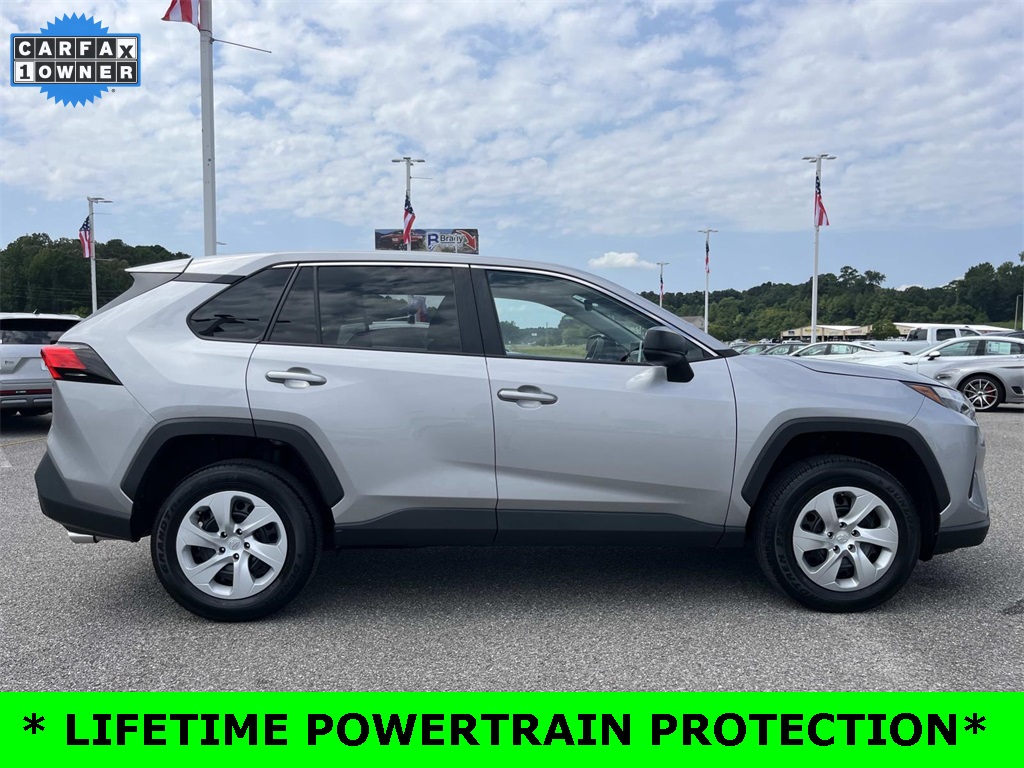 2023 Toyota RAV4 LE photo 6