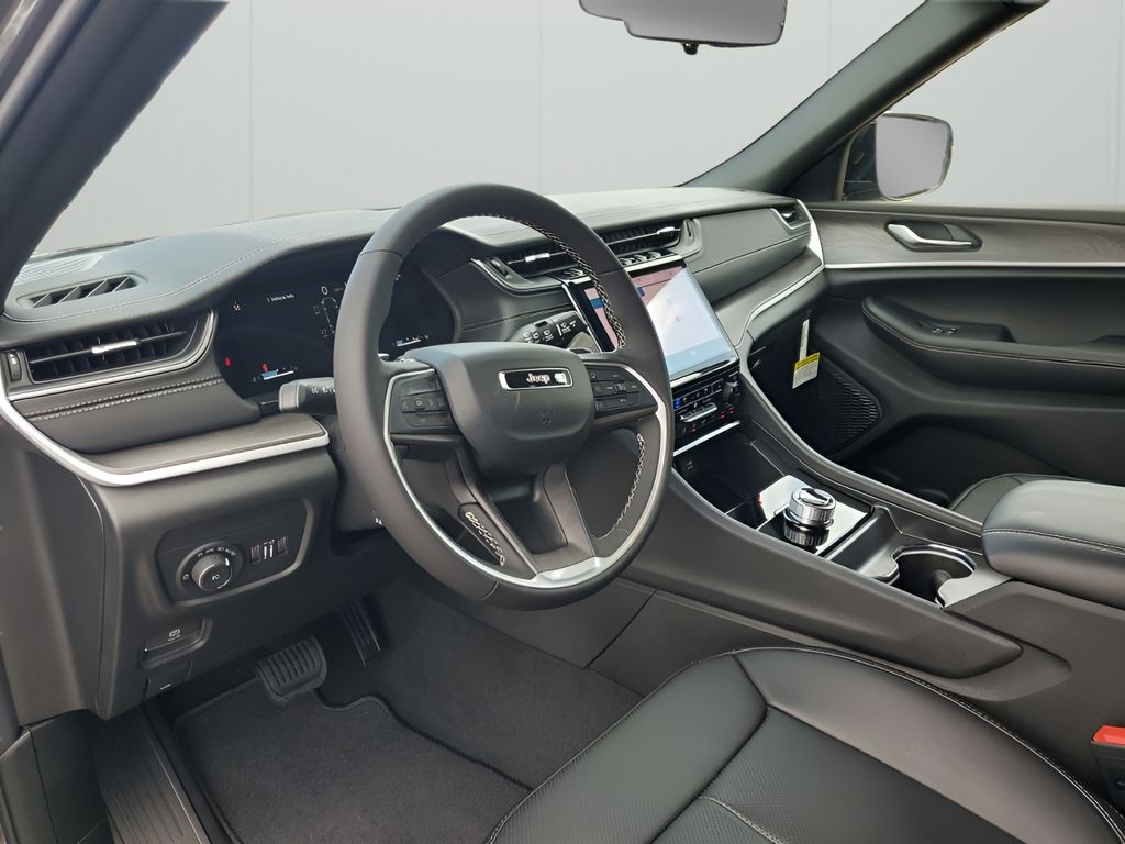 2025 Jeep Grand Cherokee Limited photo 28