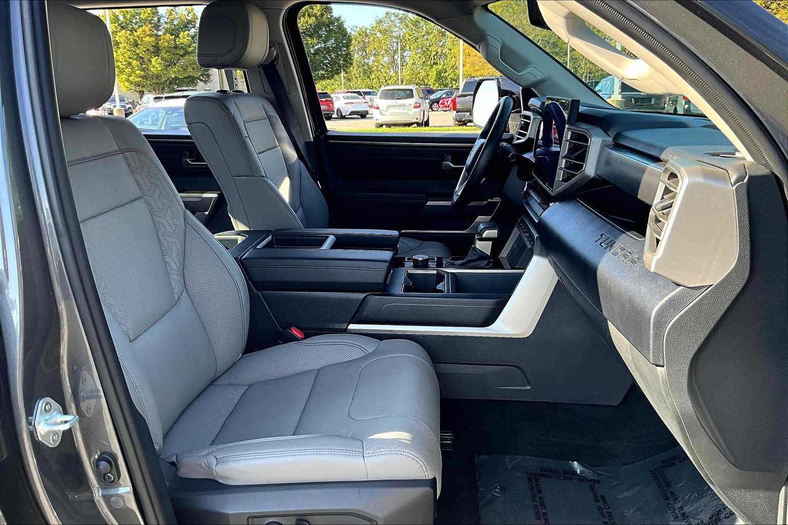 2023 Toyota Tundra SR5 photo 8