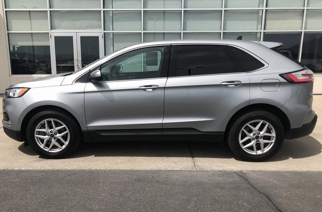 2021 Ford Edge SEL photo 4