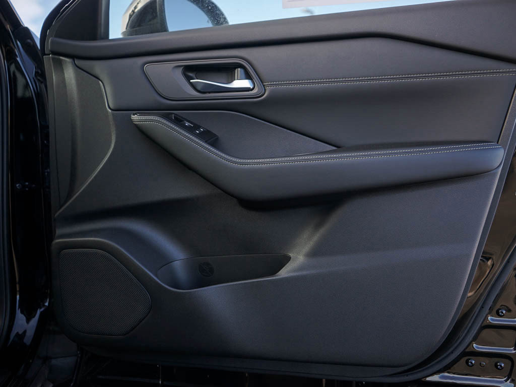 2025 Nissan Rogue SL photo 8