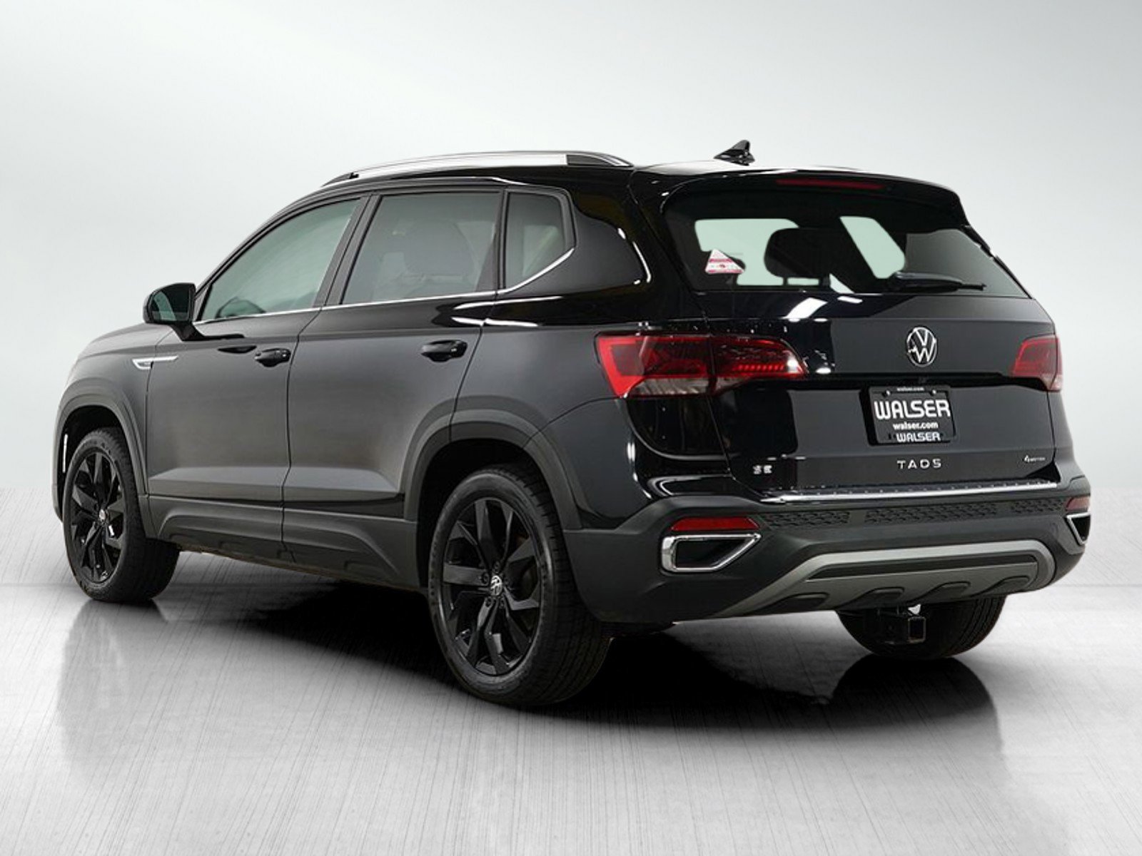 2022 Volkswagen Taos SE photo 2