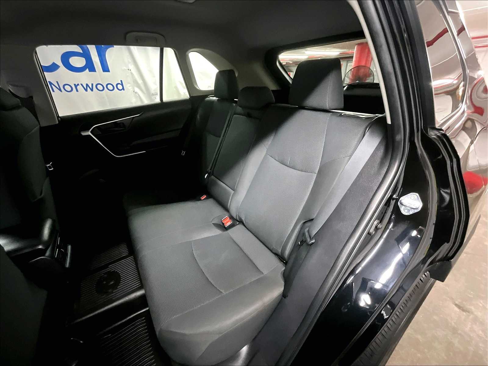 2023 Toyota RAV4 LE photo 15