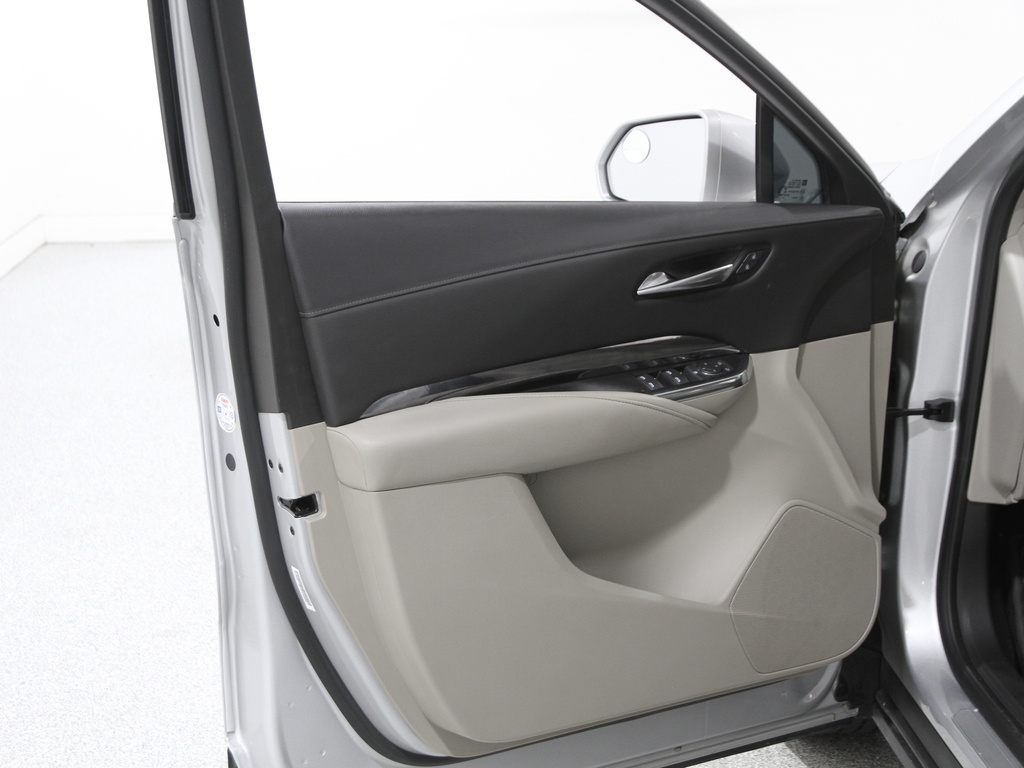 2019 Cadillac XT4 Luxury photo 4