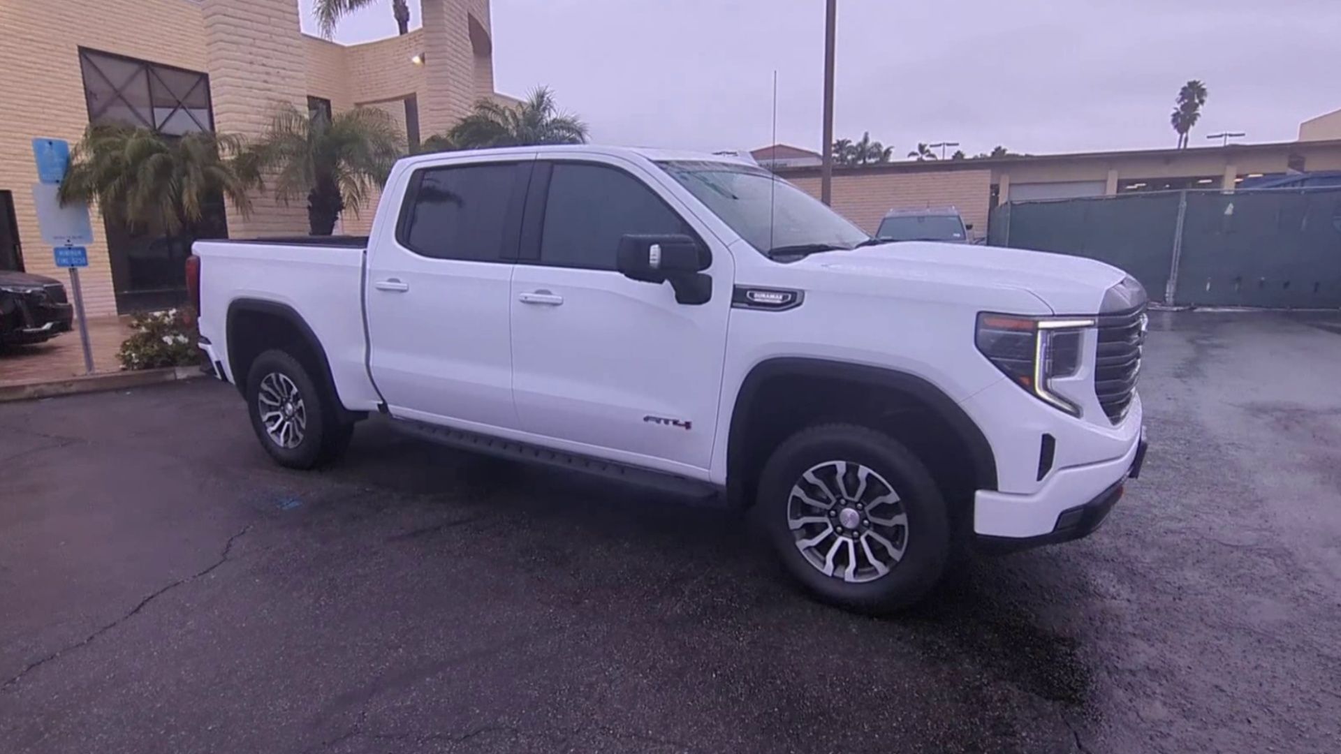 2022 GMC Sierra 1500 AT4's photo