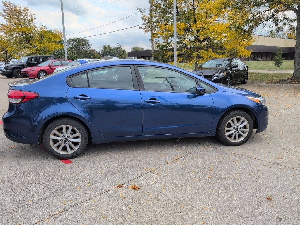 2017 Kia Forte LX S photo 3