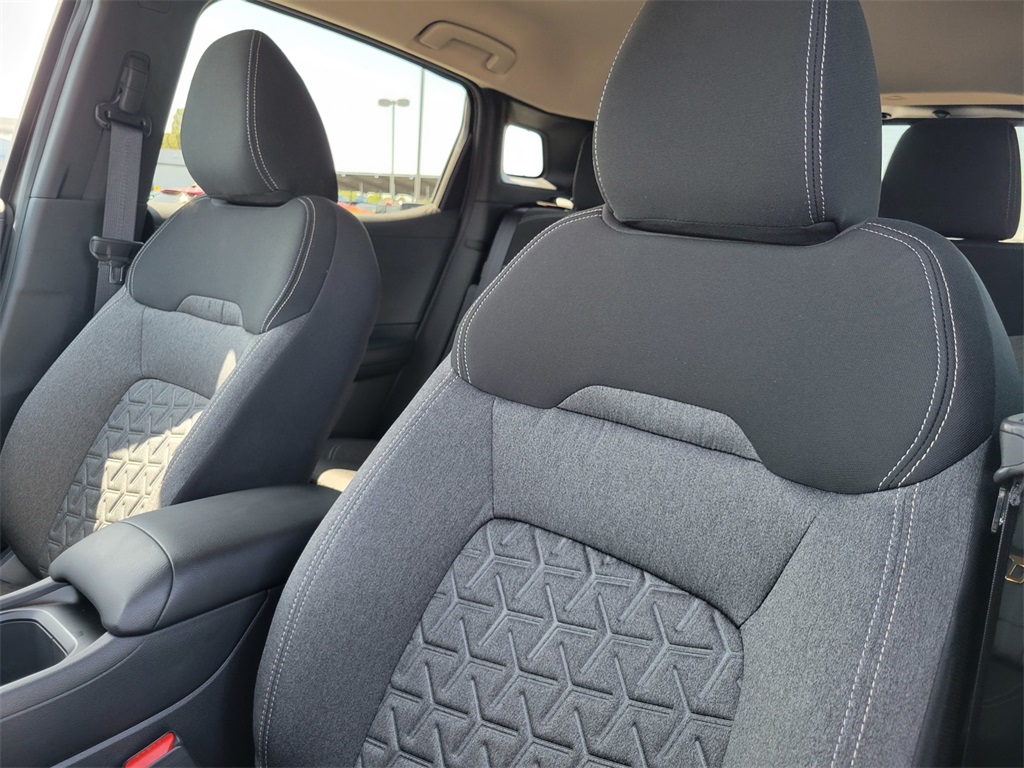 2025 Nissan Kicks SV photo 14