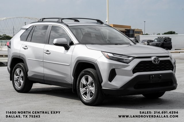 2023 Toyota RAV4 XLE photo 3