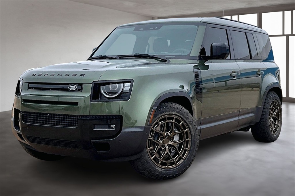 2026 Land Rover Defender S's photo