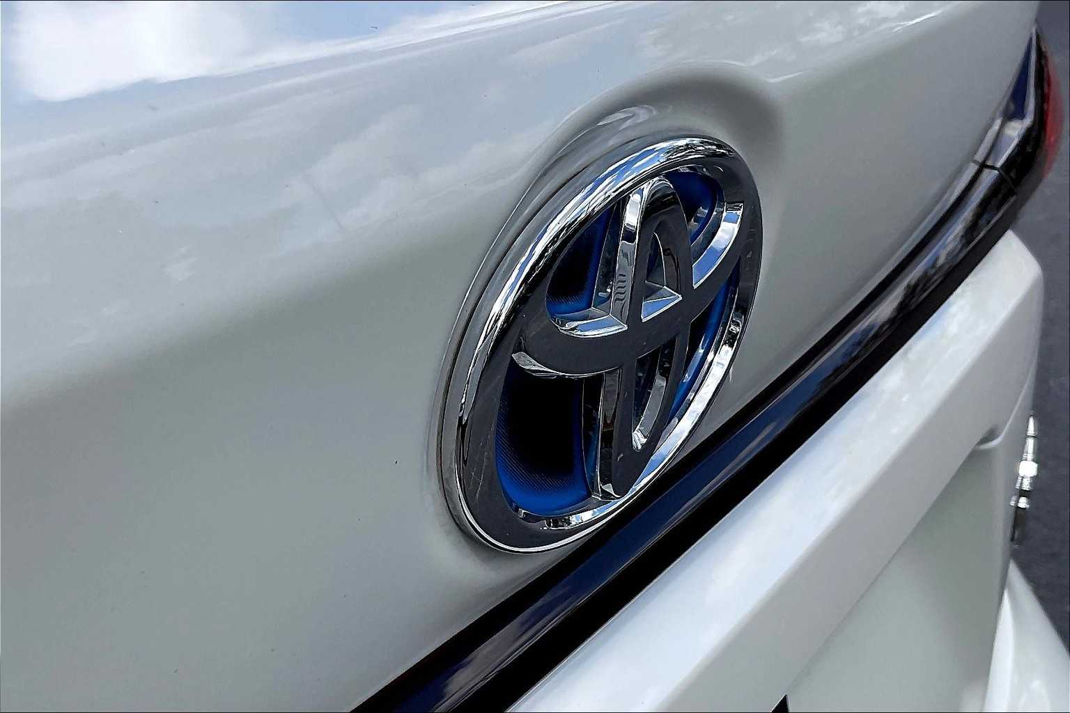2021 Toyota Corolla Hybrid LE photo 8