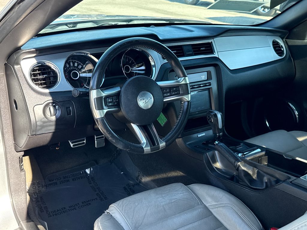 2014 Ford Mustang V6 Premium photo 4