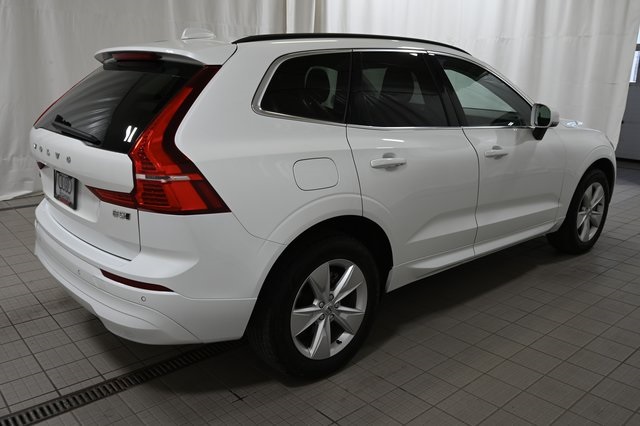 2022 Volvo XC60 B5 Momentum photo 12