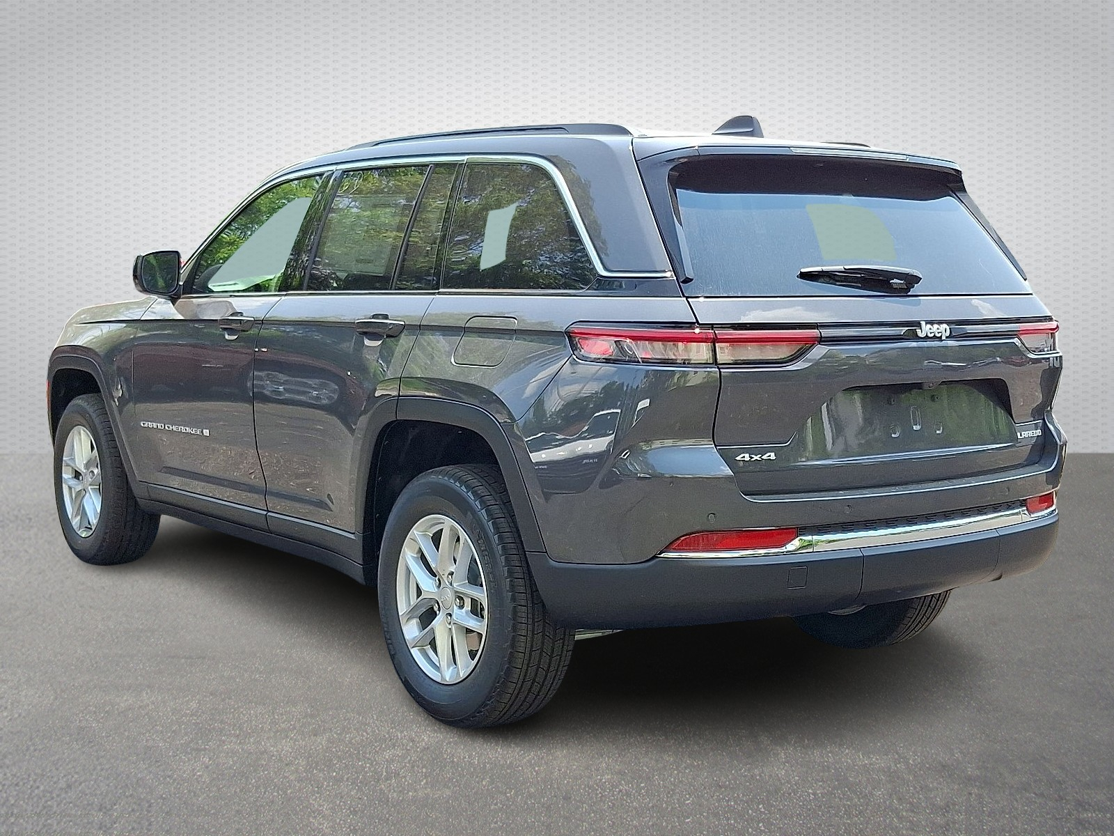 2025 Jeep Grand Cherokee Laredo photo 4