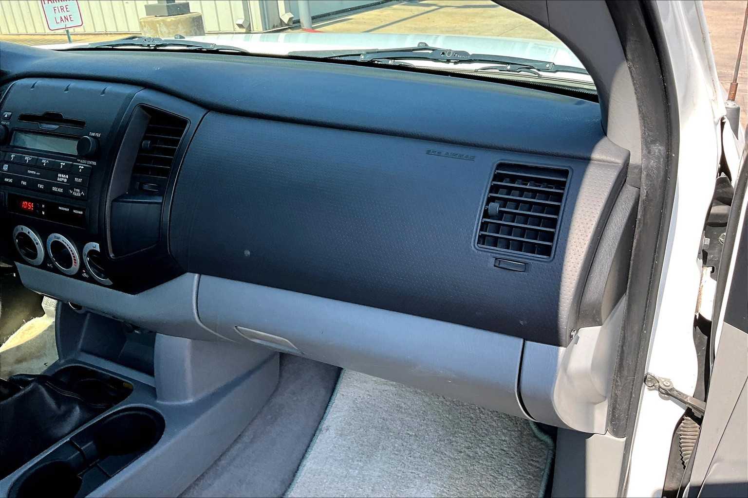 2010 Toyota Tacoma LE photo 15
