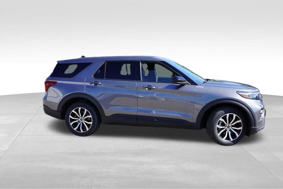 2022 Ford Explorer ST photo 2