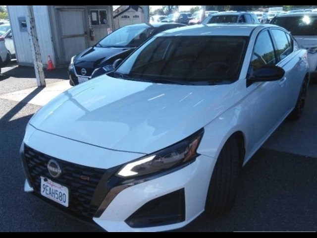 2023 Nissan Altima 2.5 SR photo 4