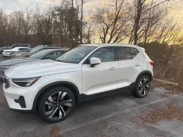 2023 Volvo XC40 Plus's photo