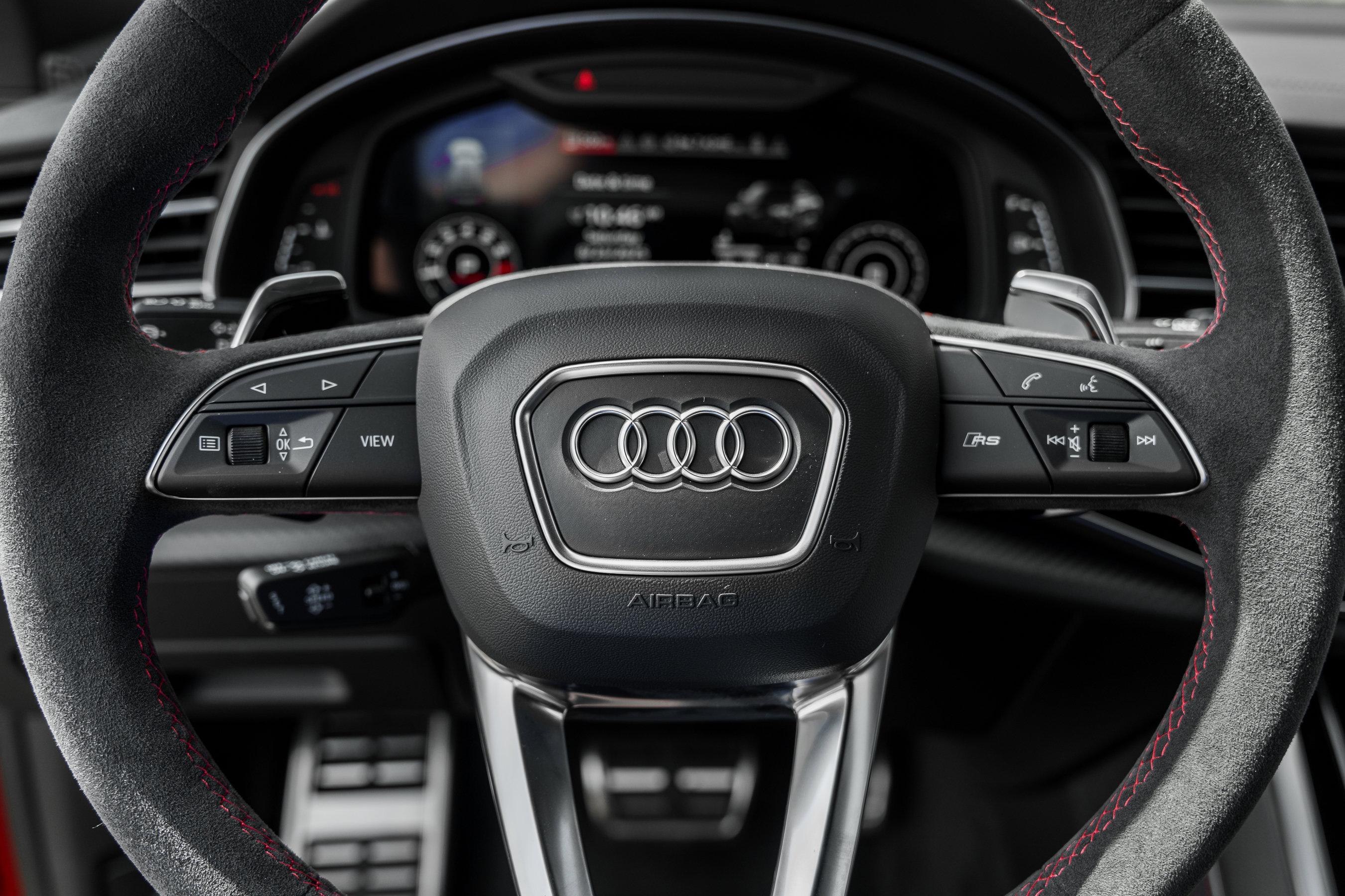 2025 Audi RS Q8 photo 12