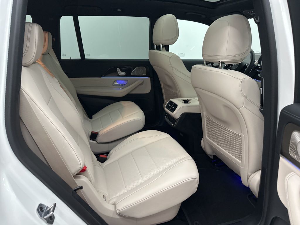 2026 Mercedes Benz GLS 450 4MATIC photo 24