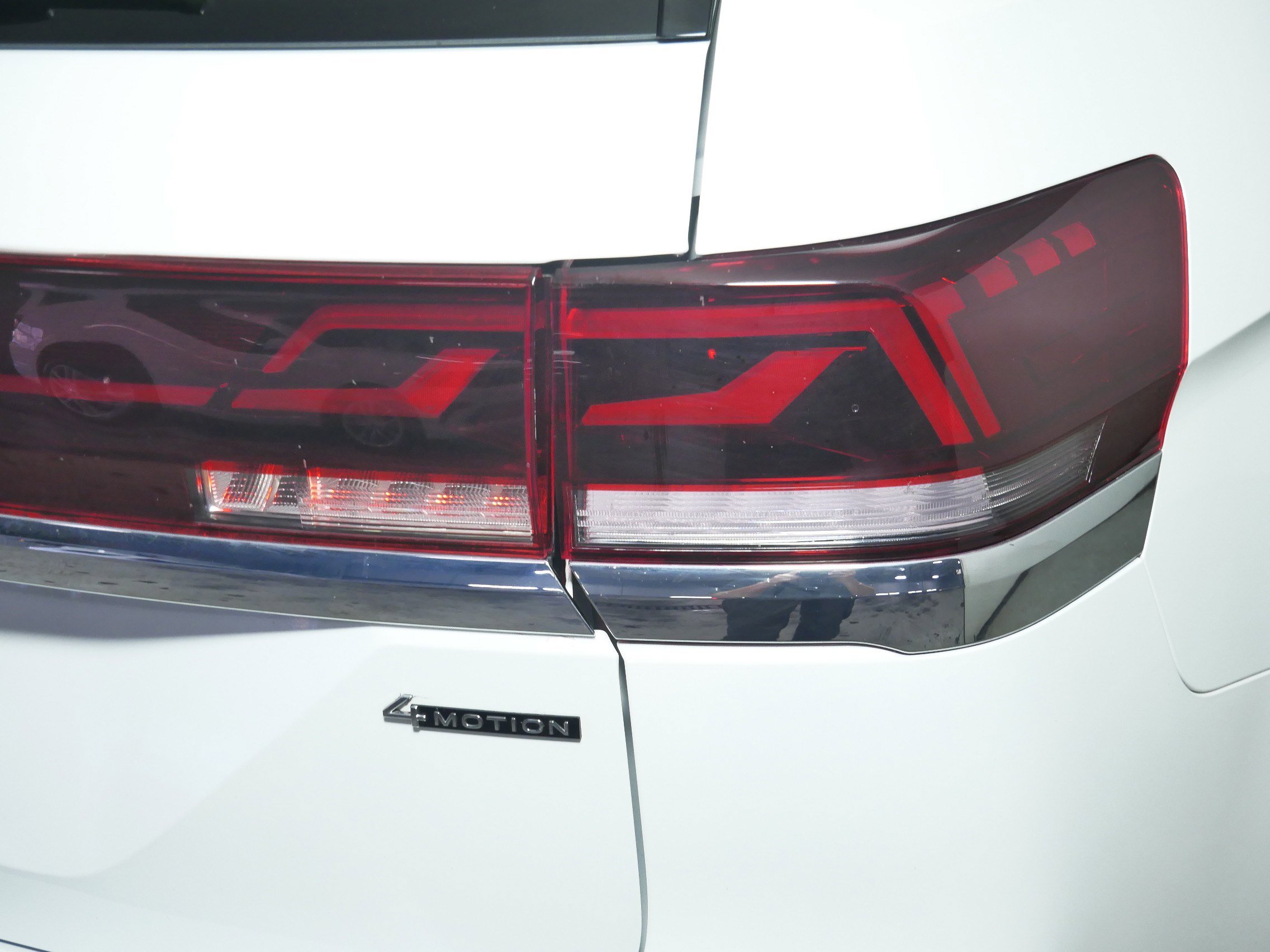 2024 Volkswagen Atlas SEL Premium R-Line photo 13