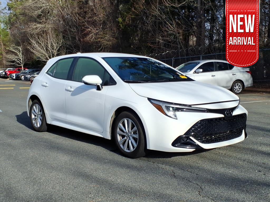 2024 Toyota Corolla Hatchback SE's photo