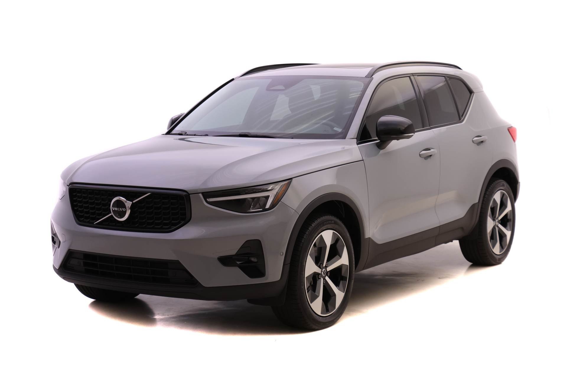 2024 Volvo XC40 Plus