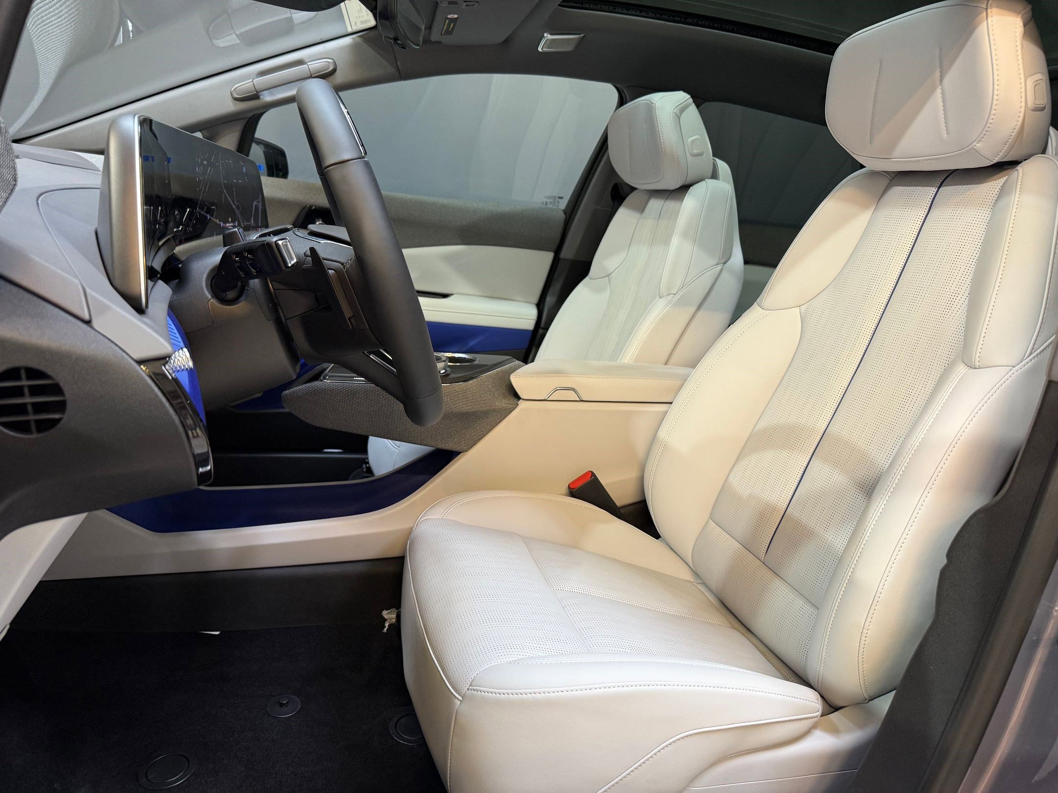 2026 Cadillac Optiq Luxury photo 4